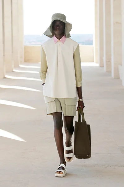 Look 29